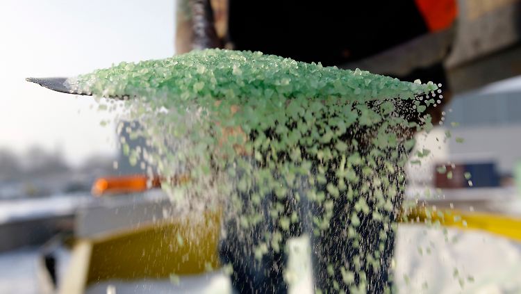 Missbrauch: Badesalz soll eigentlich nur ins Wasser, nicht in den Körper.