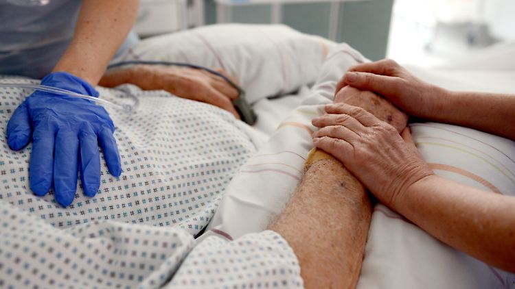Relativ schnell müssen manche Covid-19-Patienten intensivmedizinisch behandelt werden.