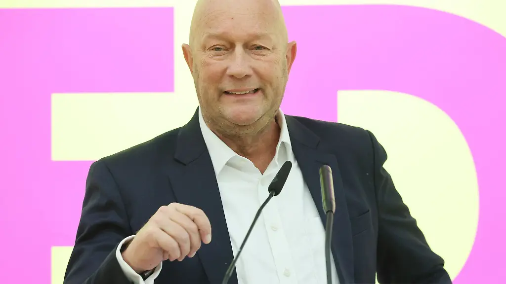 Thueringens-Ex-Ministerpraesident-Thomas-Kemmerich-schliesst-eine-Kandidatur-fuer-den-FDP-Bundesvorsitz-nicht-aus