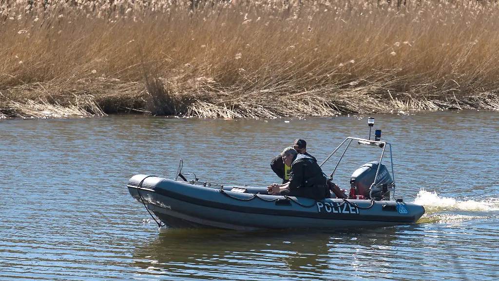 Taucher-haben-im-Windebyer-Noor-am-Donnerstag-erneut-nach-einer-Vermissten-gesucht