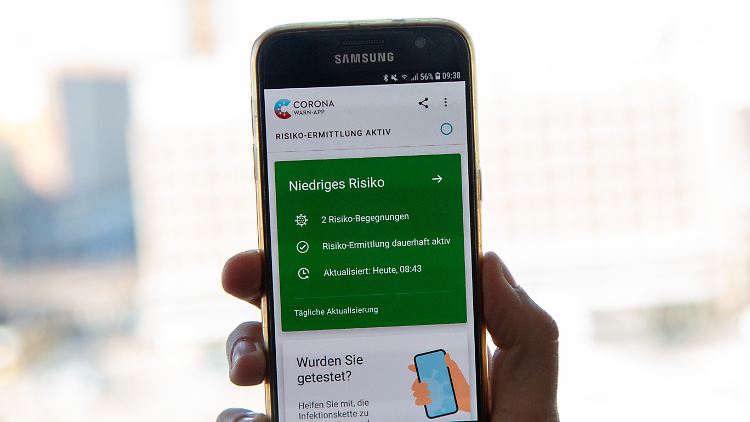 Wenn die Corona-Warn-App ein niedriges Risiko trotz Risiko-Begegnungen anzeigt, ist alles in Ordnung.