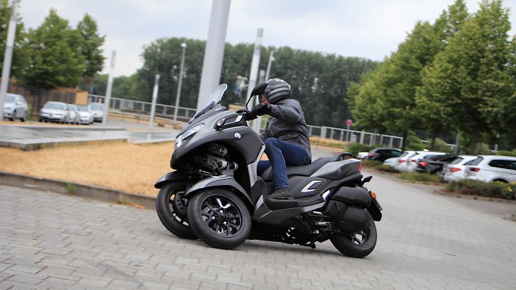 Anders als beim Tricity 125 hat Yamaha beim 300er Wert darauf gelegt, diesen auch für Autoführerscheinbesitzer fahrbar zu machen