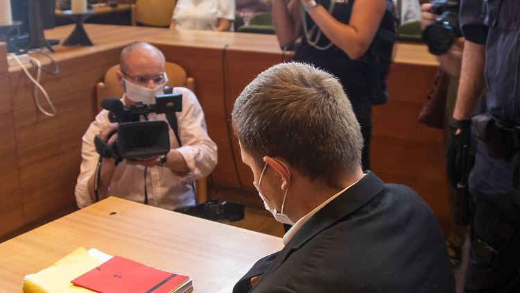 "Es tut mir unendlich leid", meint der 26-Jährige in seinem Schlusswort.