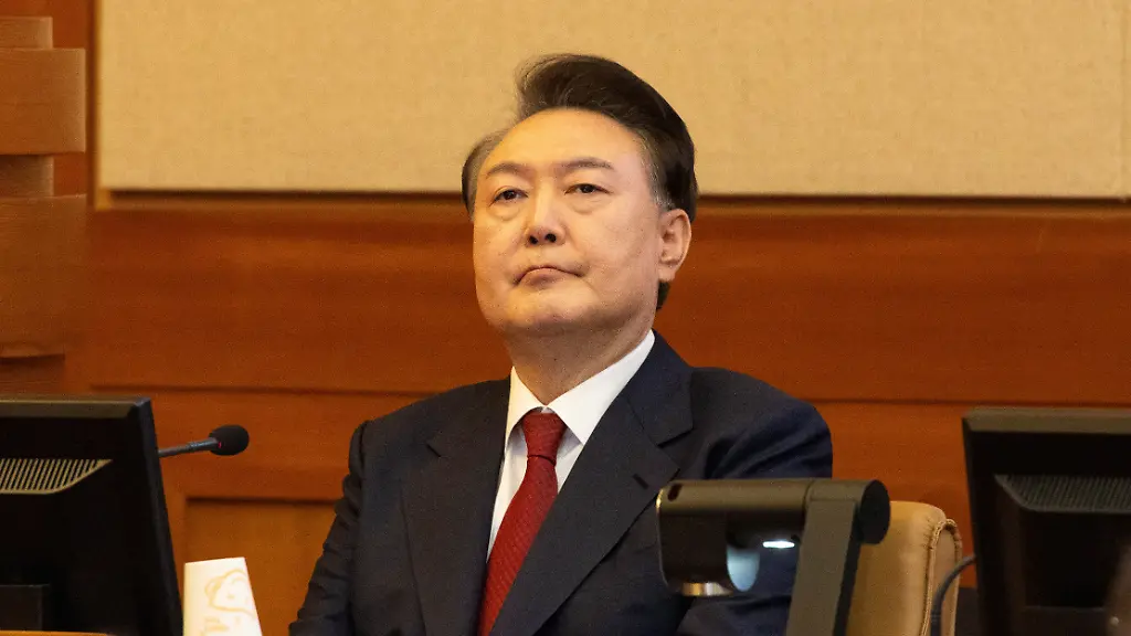 2025-02-13T013339Z-2008976648-RC2CTCAOOJSN-RTRMADP-3-SOUTHKOREA-POLITICS-COURT