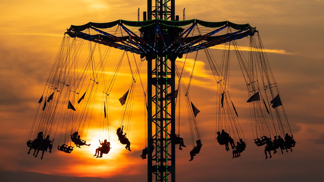 Diese schöne Aufnahme eines Kettenkarussells entstand heute im Münchener Olympiapark.