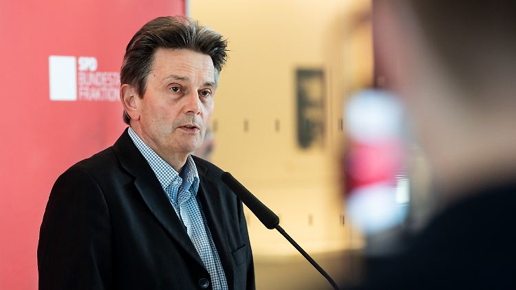 SPD-Fraktionschef Rolf Mützenich will, dass in Deutschland keine Atomwaffen mehr stationiert sind.