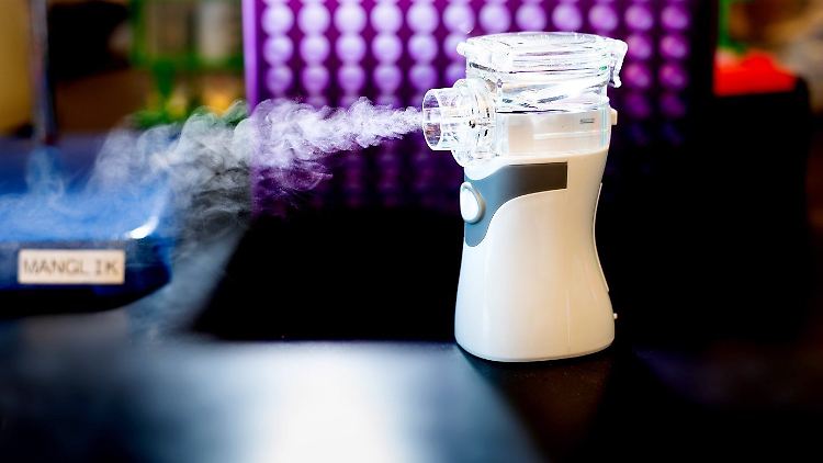 Die "AeroNabs" getauften künstlichen Antikörper können unkompliziert über einen Inhalator oder ein Nasenspray aufgenommen werden.