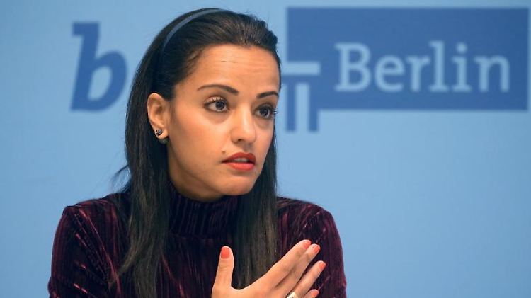 Chebli drängt in den Bundestag und muss sich dabei zunächst gegen den Regierenden Bürgermeister Müller durchsetzen.