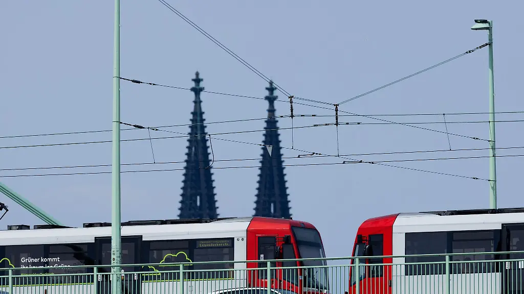 Der-Koelner-Stadtrat-hat-am-Abend-den-Bau-eines-U-Bahn-Tunnels-fuer-mehrere-Stadtbahn-Linien-im-Zentrum-der-Stadt-beschlossen