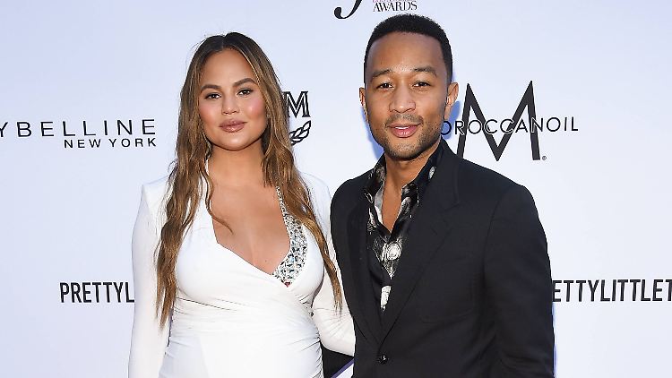 Chrissy Teigen und John Legend beziehen öffentlich Stellung zu ihrem Umgang mit dem Tod von Baby Jack.