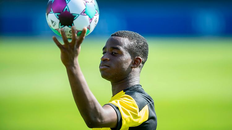 Youssoufa Moukoko ist derzeit mit den BVB-Profis im Trainingslager.