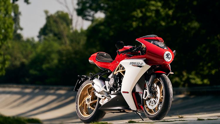 Tempo, Historie und Stil vereint MV Agusta in der Serienversion der Superveloce 800.