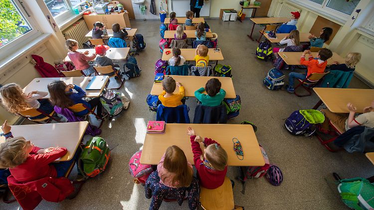 Eine Grundschule in Dresden. Fast alle Kinder in Sachsen erfüllen die Mindeststandards in Mathematik und Lesen.