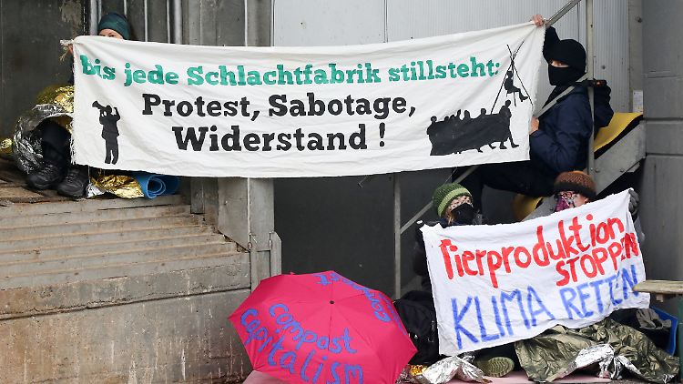 Elf Stunden ruhte der Schlachtbetrieb in Kellinghusen.