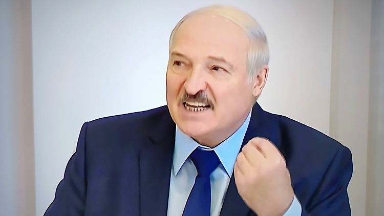 Alexander Lukaschenko sieht selbst in friedlichen Protesten eine Gefahr.