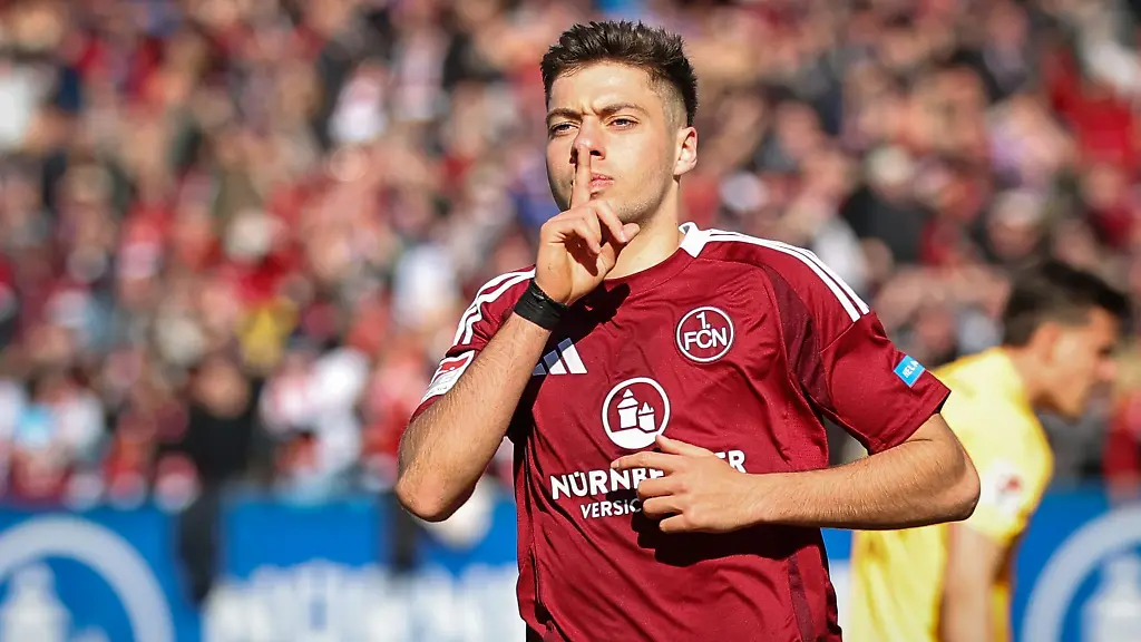Ob-Nuernberg-Stuermer-Stefanos-Tzimas-fit-wird-fuer-das-HSV-Spiel-ist-offen
