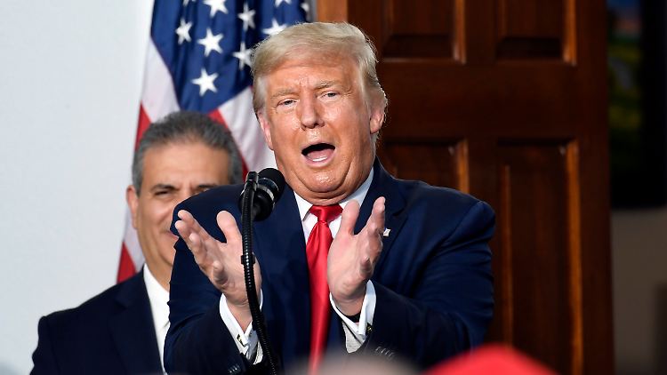 Die Auswertung der Briefwahlstimmen könnte sich über Monate hinziehen, orakelt Trump. Das dürfte ihm dann allerdings zupass kommen.