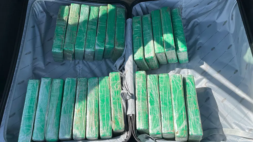 Zahlreiche-Paeckchen-mit-Rauschgift-hat-die-Polizei-bei-ihrer-Razzia-sichergestellt