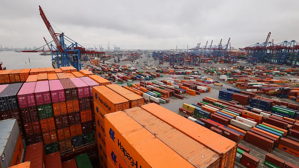 Die-Hamburger-Exportwirtschaft-zeigt-sich-vom-angekuendigten-US-Zollpaket-besorgt