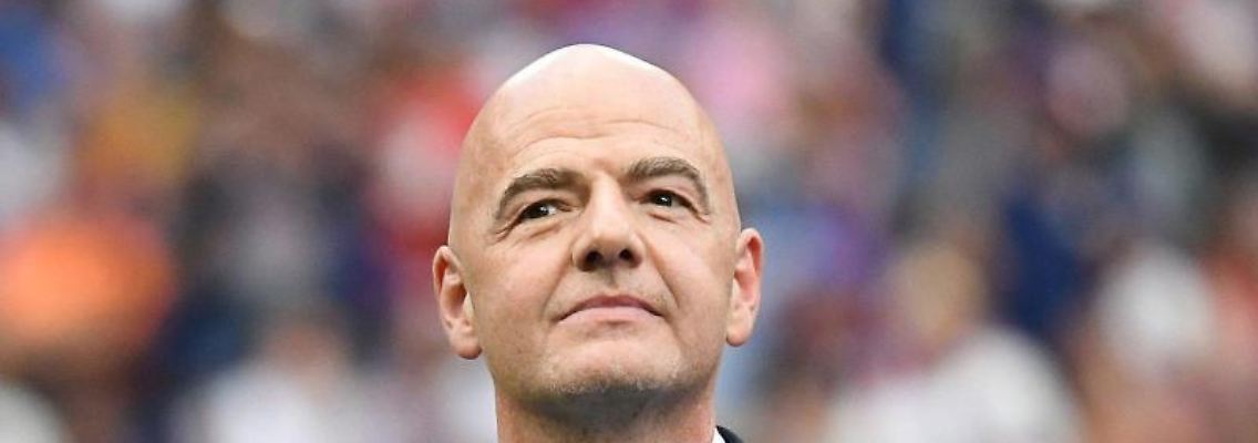 Gianni Infantino steht in einem Stadion. Foto: Sebastian Gollnow/dpa/Archivbild