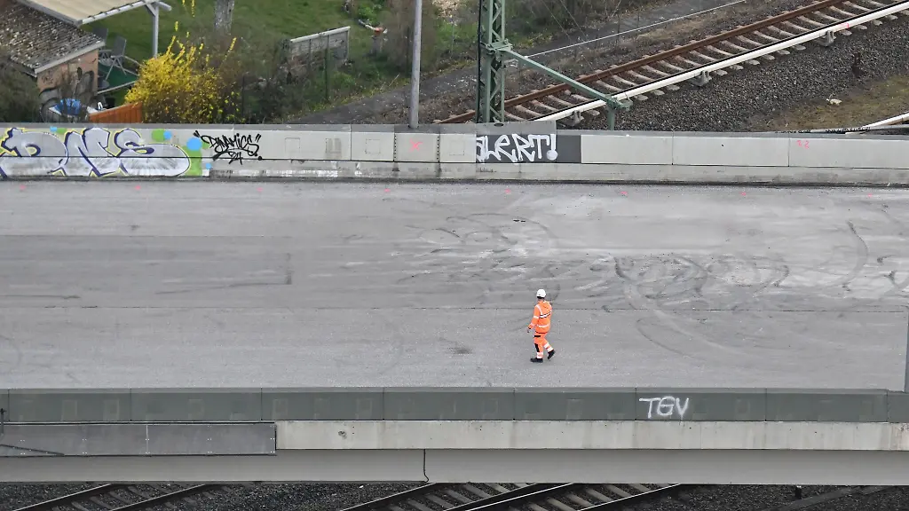 Nach-Einschaetzung-des-BUND-braucht-ein-Neubau-der-kaputten-Ringbahnbruecke-keine-drei-Fahrspuren-mehr