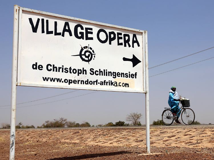 "Ein Projekt, wo Kunst und Leben zusammengehen" - Schlingensiefs Operndorf in Burkina Faso.