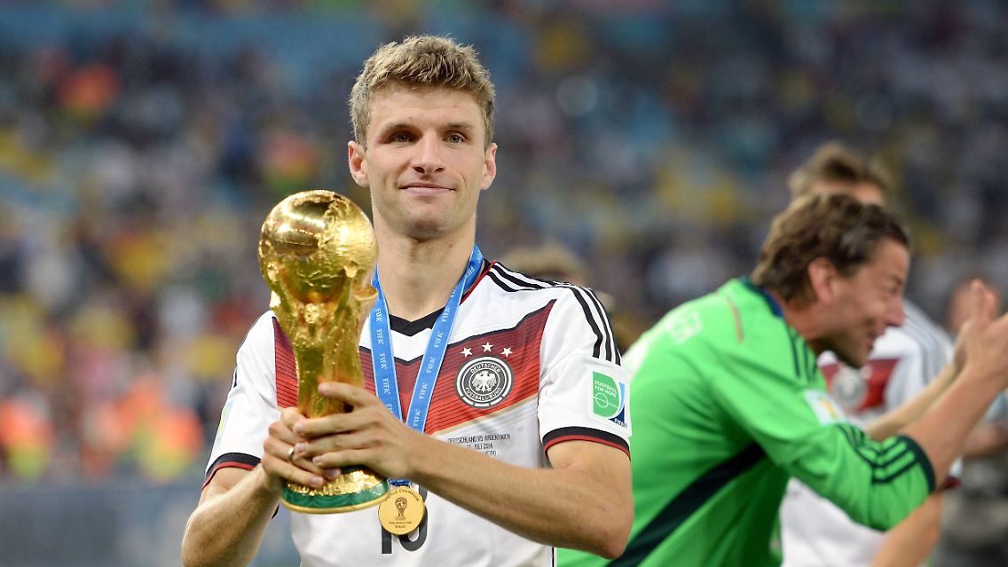 Kroos wüsste auch schon, wie. "Ich glaube", sagte er am Rande der EM, "dass er Trainer wird, weil er das Spiel versteht und weil er Bock auf Fußball und Erfolg hat." (ter/sid)