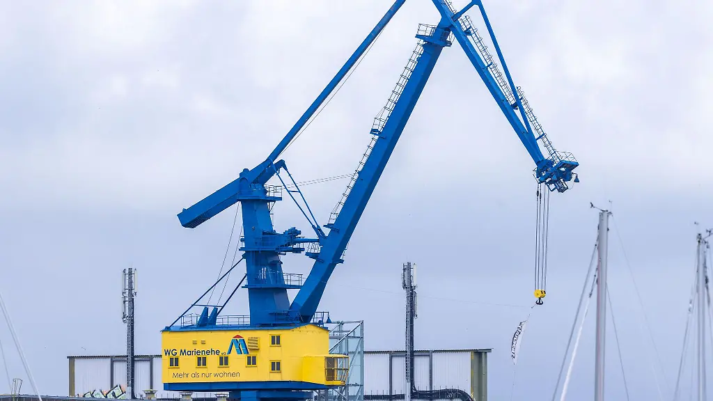 Im-Rostocker-Hochzeitskran-findet-am-9-Juli-die-erste-Hochzeit-statt