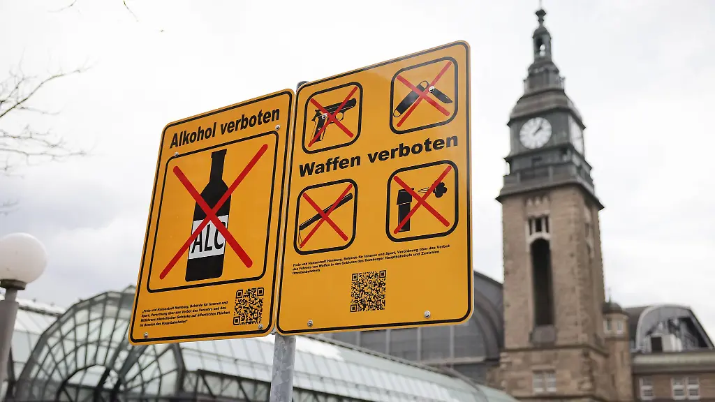 Wegen-Verstoessen-gegen-das-Alkoholverbot-am-Hauptbahnhof-hat-die-Hamburger-Polizei-75-Verfahren-eingeleitet