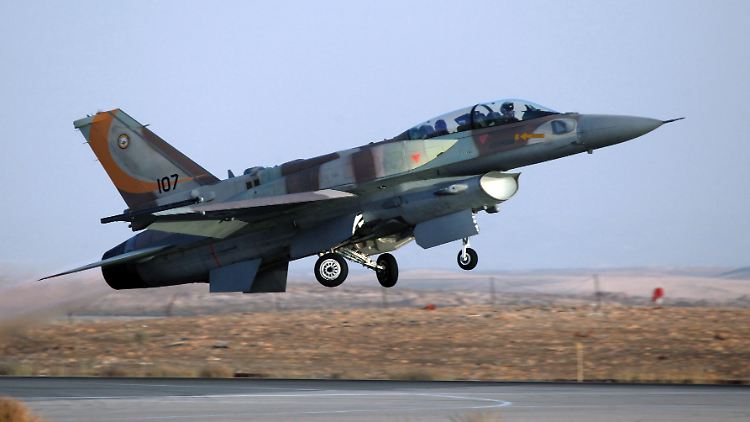 Kampfjets der israelischen Armee griffen unterirdische Einrichtungen  der Hamas an.