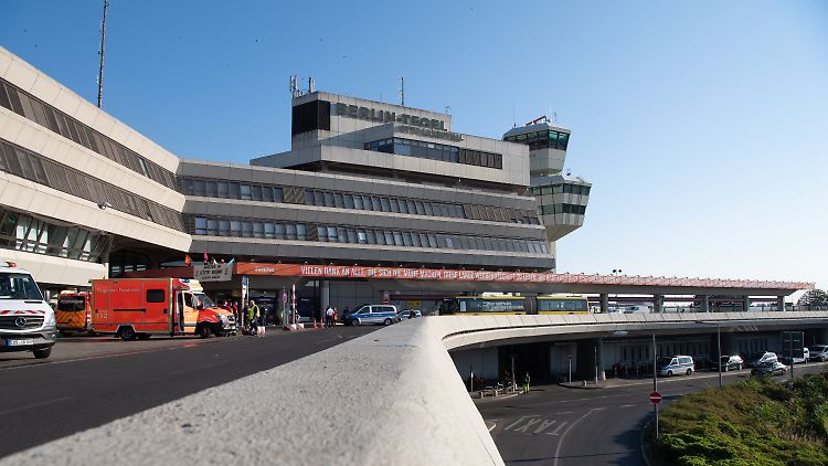 Derzeit sind in Berlin die beiden Flughäfen Tegel (im Bild) und Schönefeld in Betrieb.