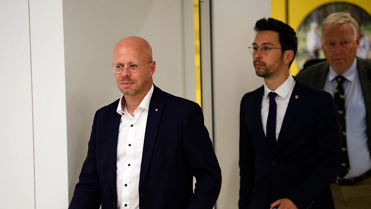 Andreas Kalbitz und sein Vize Dennis Hohloch (r.).