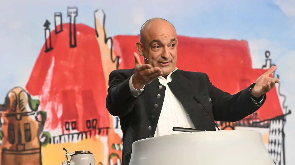 Django-Asuel-nimmt-kein-Blatt-vor-den-Mund