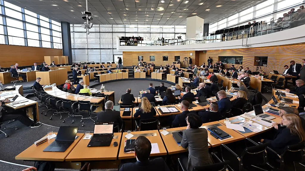 Der-Thueringer-Landtag-verabschiedete-ein-Gesetz-zur-Entlastung-der-Kommunen-bei-den-Kosten-fuer-die-Unterbringung-und-Versorgung-ukrainischer-Fluechtlinge