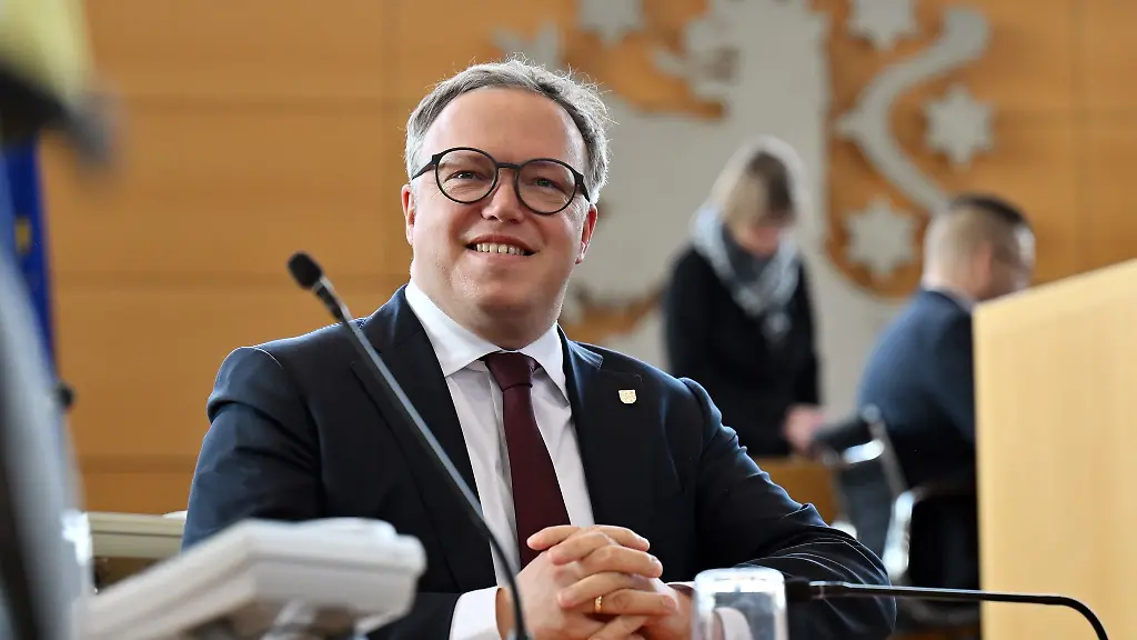 Thueringens-Ministerpraesident-Mario-Voigt-CDU-sieht-in-der-neuen-Regierungsbefragung-einen-Ausdruck-der-Demokratie