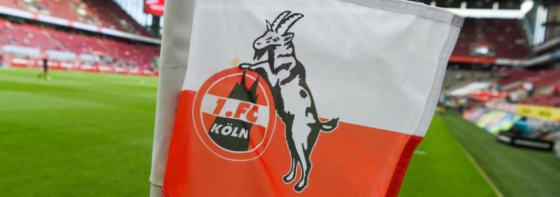 Auf einer Eckfahne ist das Logo des 1. FC Köln. Foto: Christophe Gateau/dpa/Archivbild