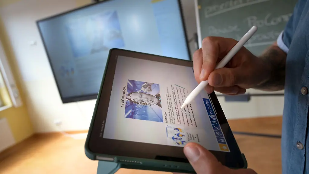 Mit-dem-Projekt-Lernwelt-Sachsen-Anhalt-moechte-das-Land-die-digitalen-Lernangebote-an-Schulen-verbessern