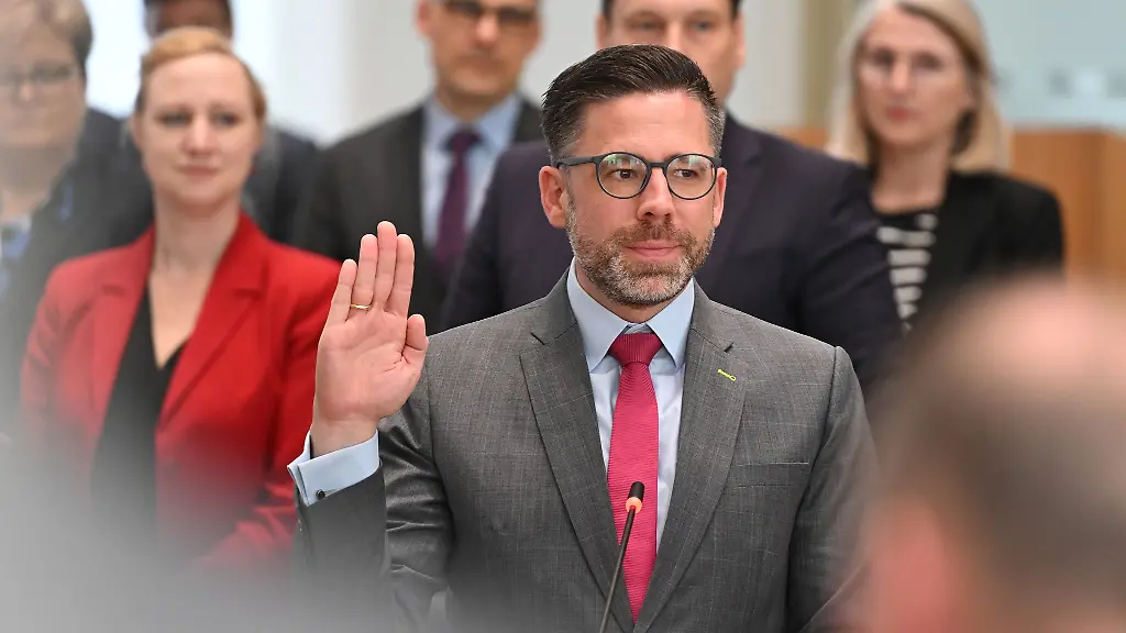 Philipp-Fernis-folgt-im-Amt-des-Justizministers-von-Rheinland-Pfalz-auf-den-verstorbenen-Herbert-Mertin