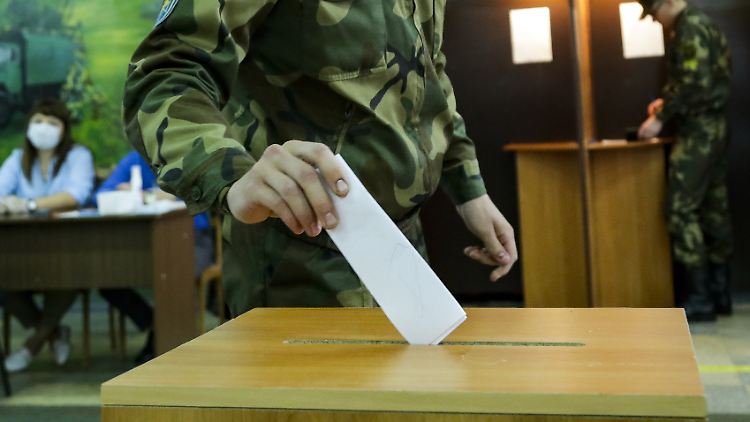 Das Wahlergebnis wird von vielen Staaten offen angezweifelt.