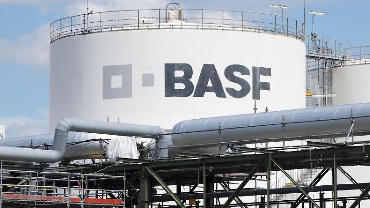 BASF registriert zögerliche Kundenbestellungen.