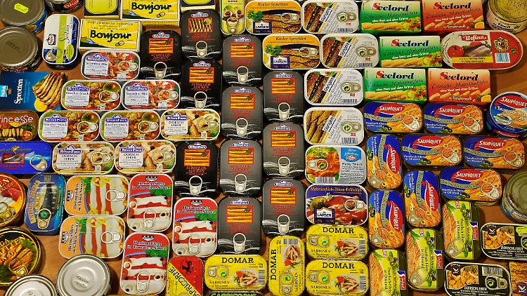 Die Deutschen horten in der Corona-Krise lang haltbare Fischkonserven.