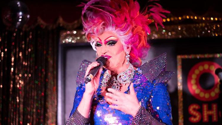 Dragqueen Olivia Jones steht auch selbst auf der Bühne ihres Clubs. 