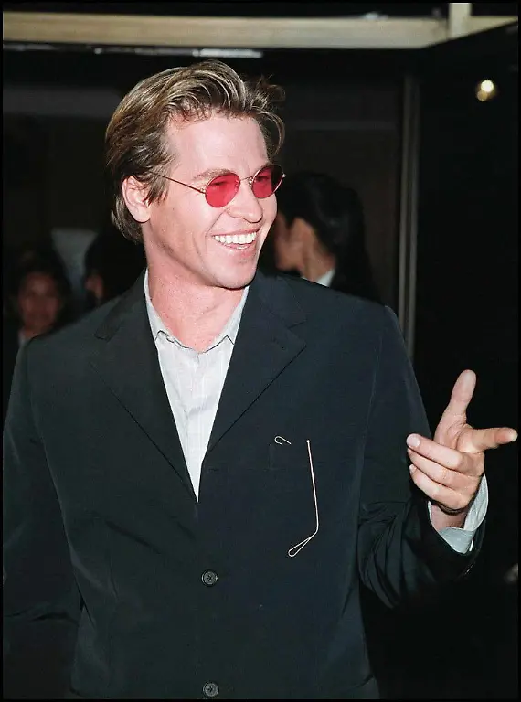 AFP-19970404-SAPA970404363070-v1-HighRes-UsFilmPremiereTheSaint