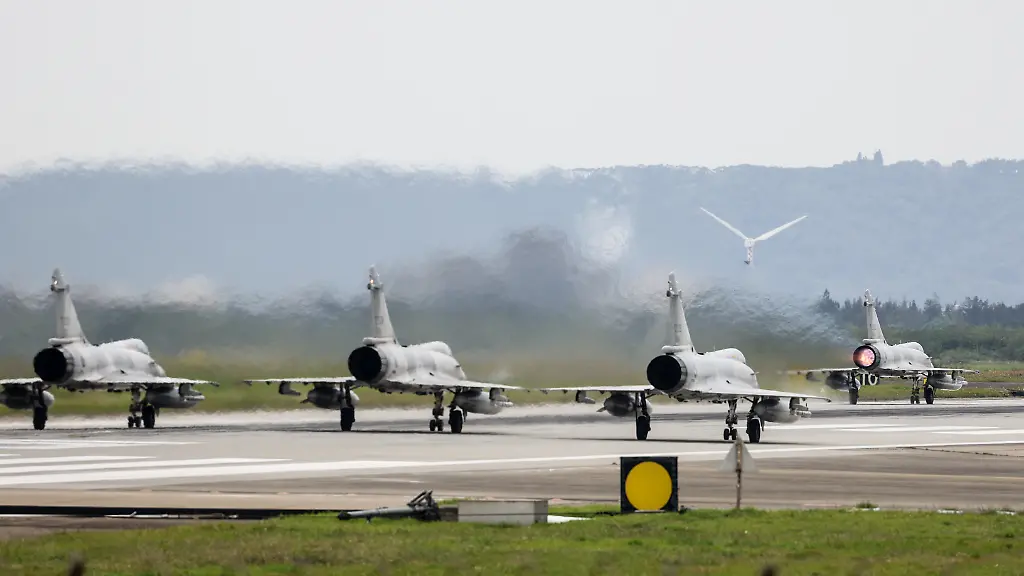 AFP-20250402-38QX3FW-v1-HighRes-TaiwanChinaMilitaryPolitics