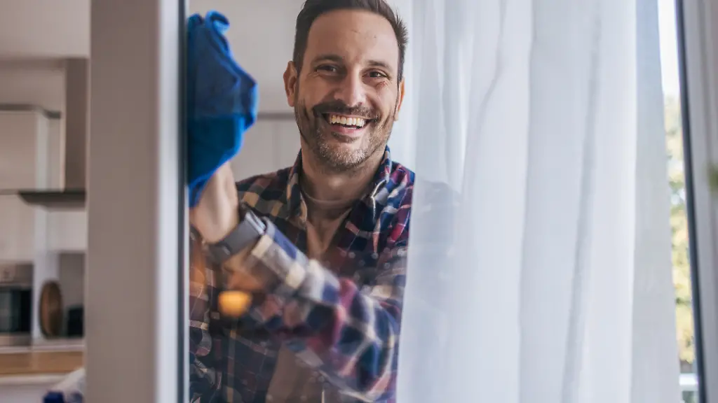 Zum-Fruehjahrsputz-gehoert-natuerlich-auch-das-Fenster-putzen-aber-wie-gelingt-das-streifenfrei