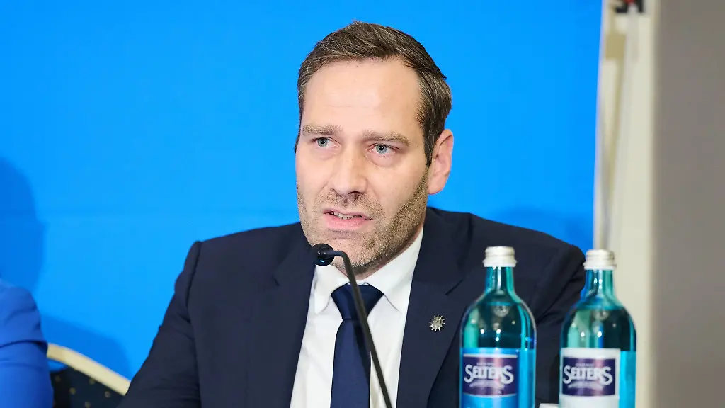 Der-Bundesvorsitzende-der-Gewerkschaft-der-Polizei-Jochen-Kopelke-haelt-angesichts-der-steigenden-Zahlen-gewalttaetiger-Kinder-und-Jugendlicher-mehr-Praevention-fuer-noetig