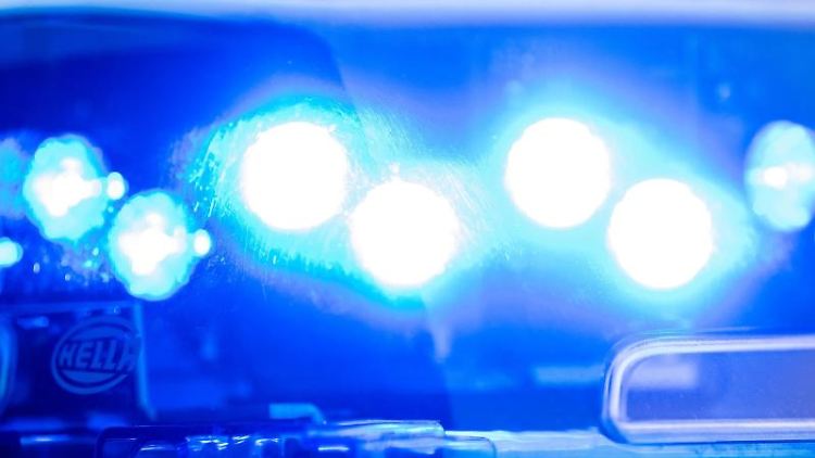 Die Beamten führten mehrere Tests durch, einen Atemalkoholtest verweigerte der Fahrer aber.