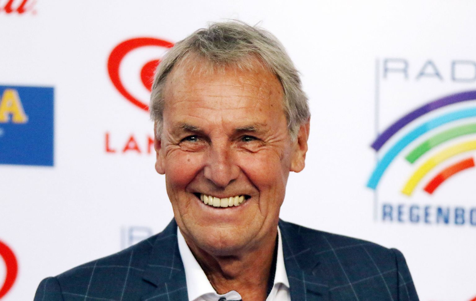 Jörg Wontorra ordnete die Bedeutung der Sendung beizeiten bodenständig ein: "Wenn der Fußball Religion ist, ist der 'Doppelpass' der Gottesdienst." Wontorra hatte den "Doppelpass" elf Jahre lang moderiert.