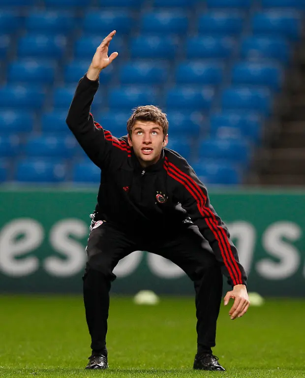 2011-12-06T120000Z-1420789329-GM1E7C7085W01-RTRMADP-3-SOCCER-CHAMPIONS