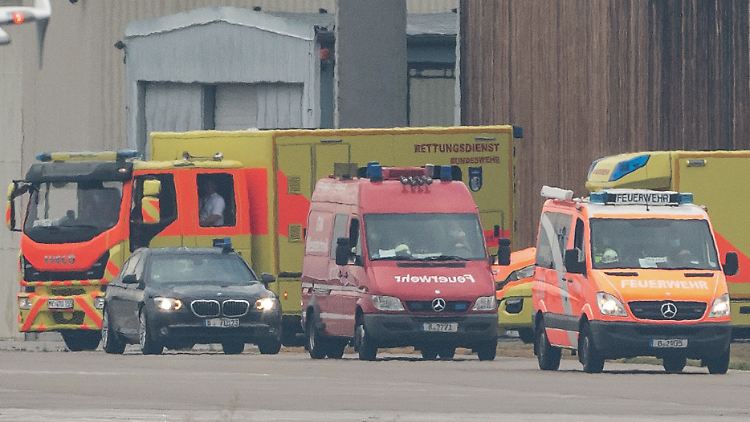 Mit einem Spezialflugzeug war Nawalny nach Berlin gebracht worden und mit einem Spezialfahrzeug wurde er in die Charité gefahren.